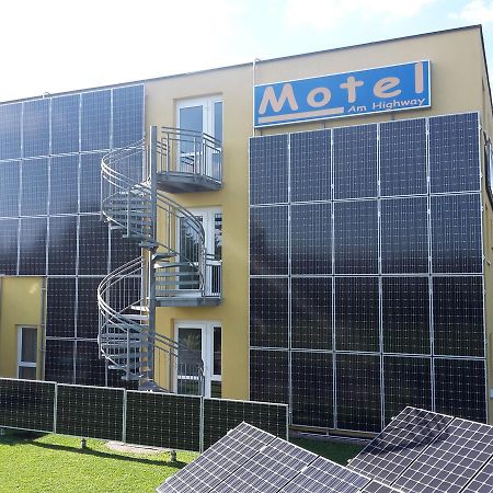 Motel Am Highway Althengstett Eksteriør billede