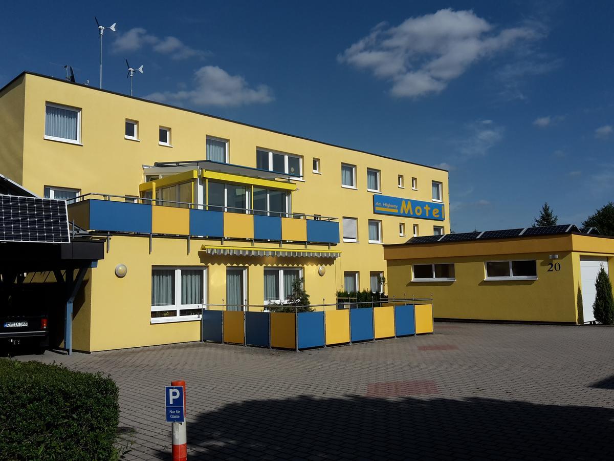 Motel Am Highway Althengstett Eksteriør billede