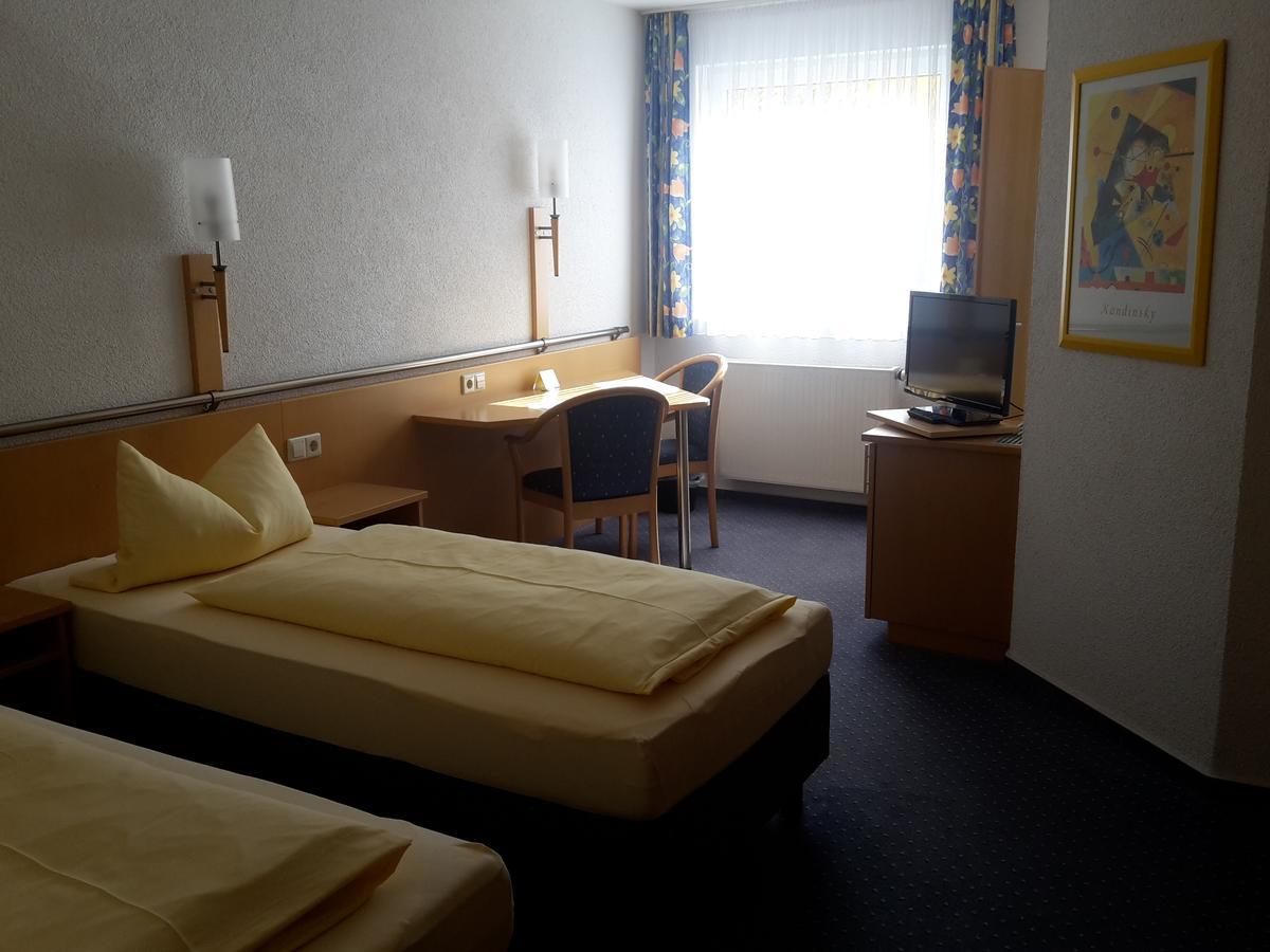 Motel Am Highway Althengstett Eksteriør billede