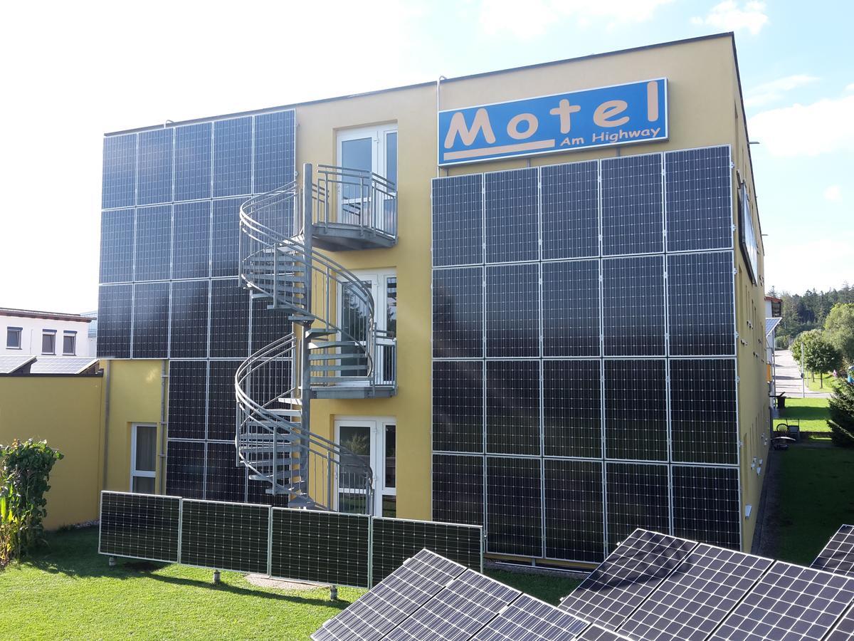 Motel Am Highway Althengstett Eksteriør billede
