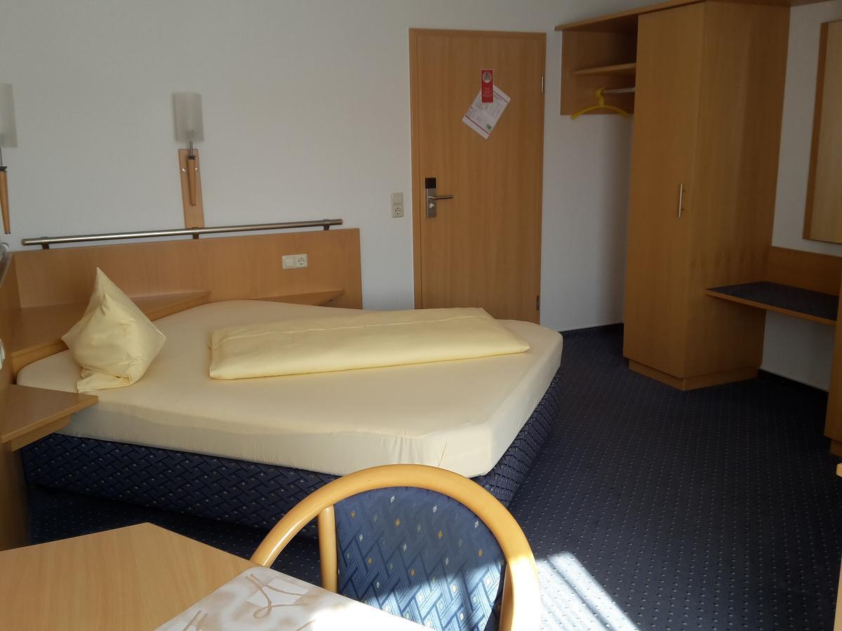 Motel Am Highway Althengstett Eksteriør billede